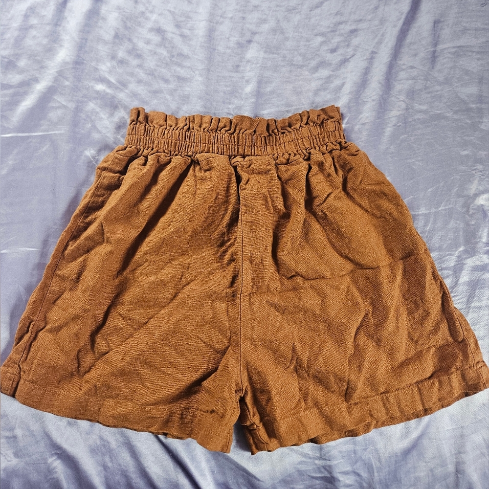orange shorts